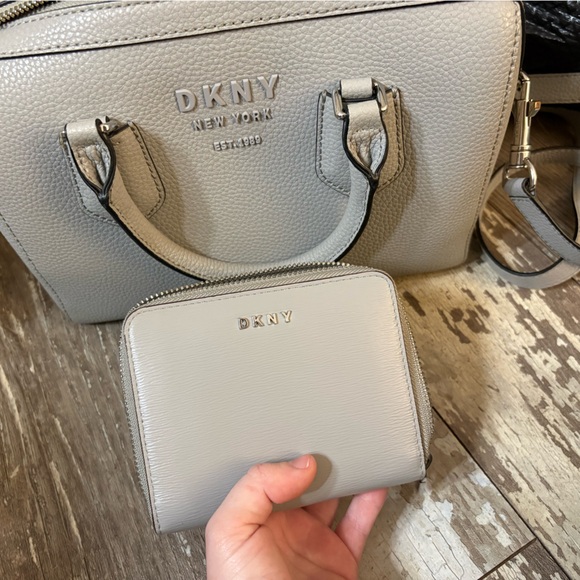 DKNY GREY BAG & WALLET - Picture 3 of 8